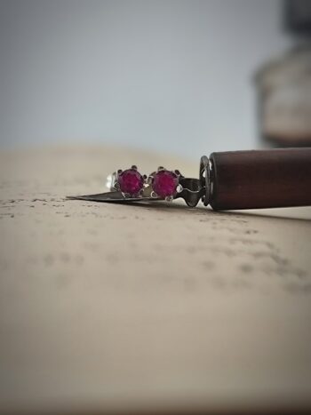 Кабала сребърни обици с рубинени циркони