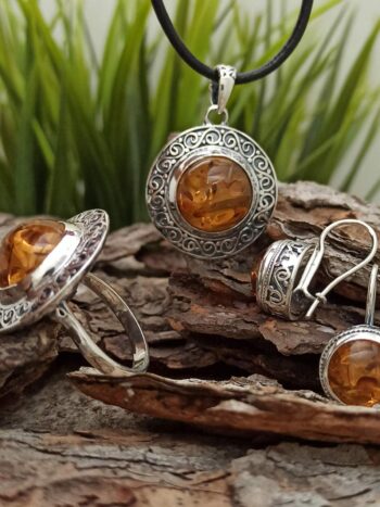 Бижута с кехлибари „Окото на Тигъра“