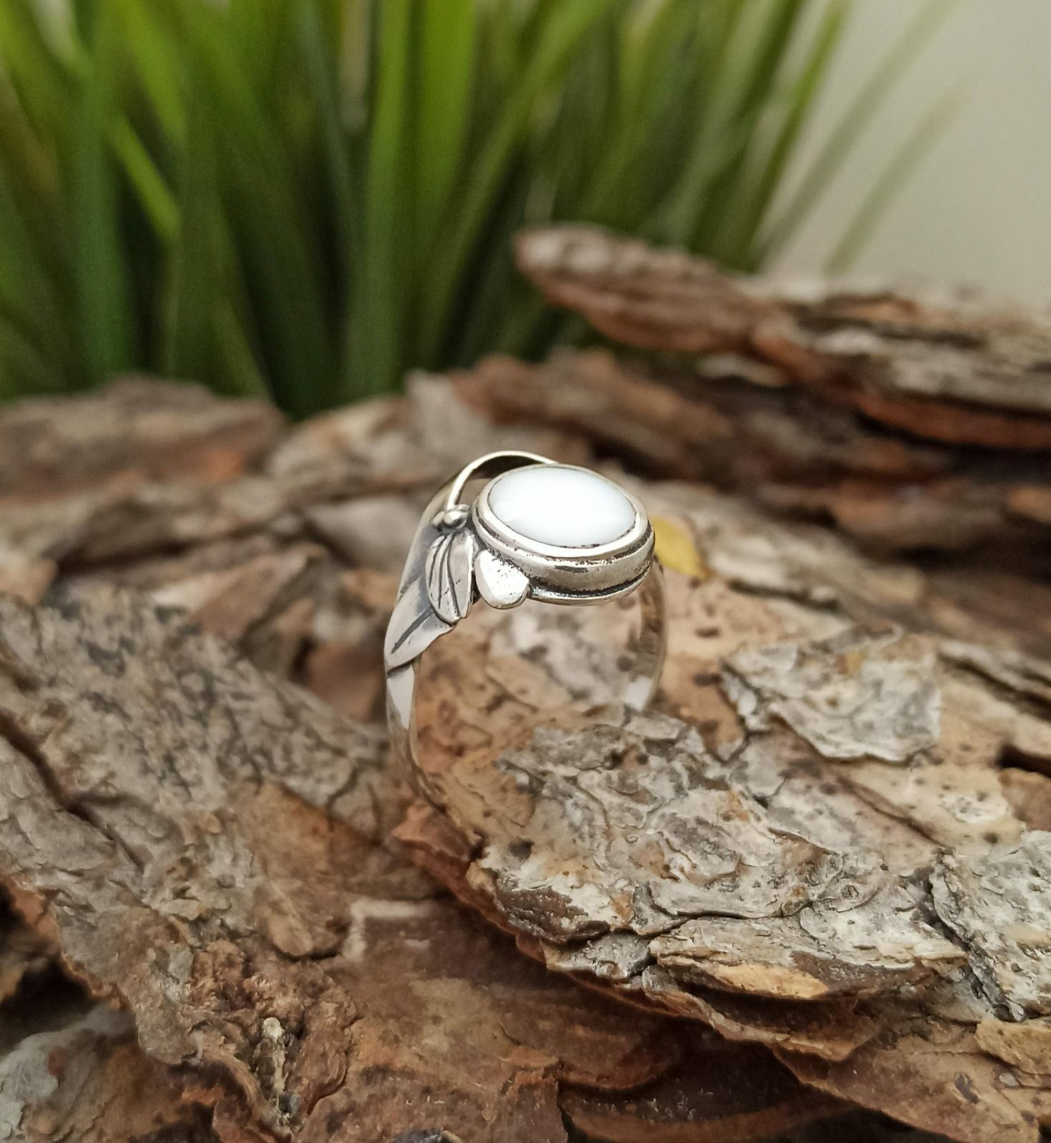 Сребърен пръстен с бял емайл 945R
