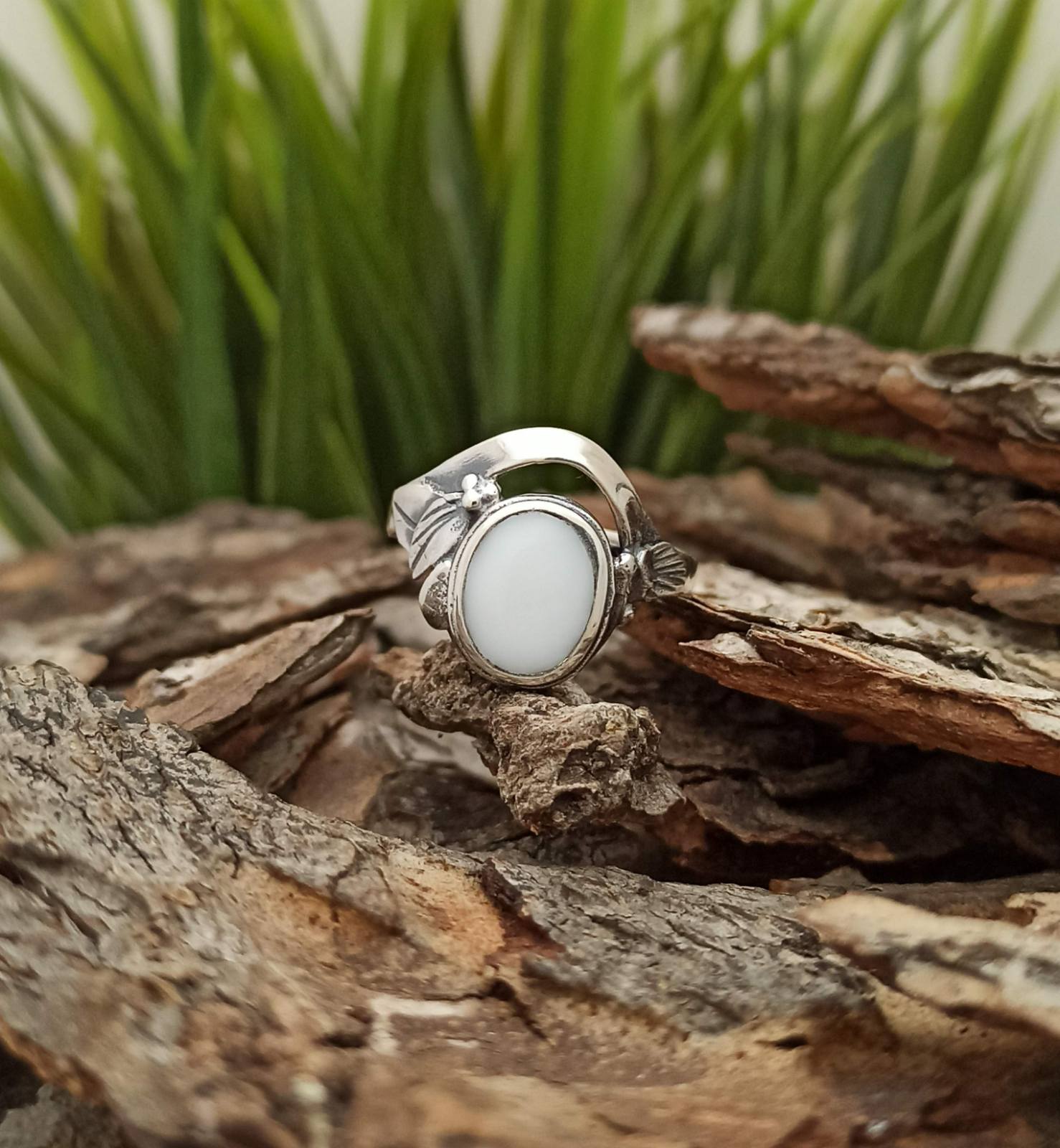 Сребърен пръстен с бял емайл 945R