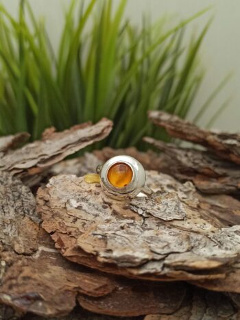 Сребърен пръстен с кехлибар 1657RK