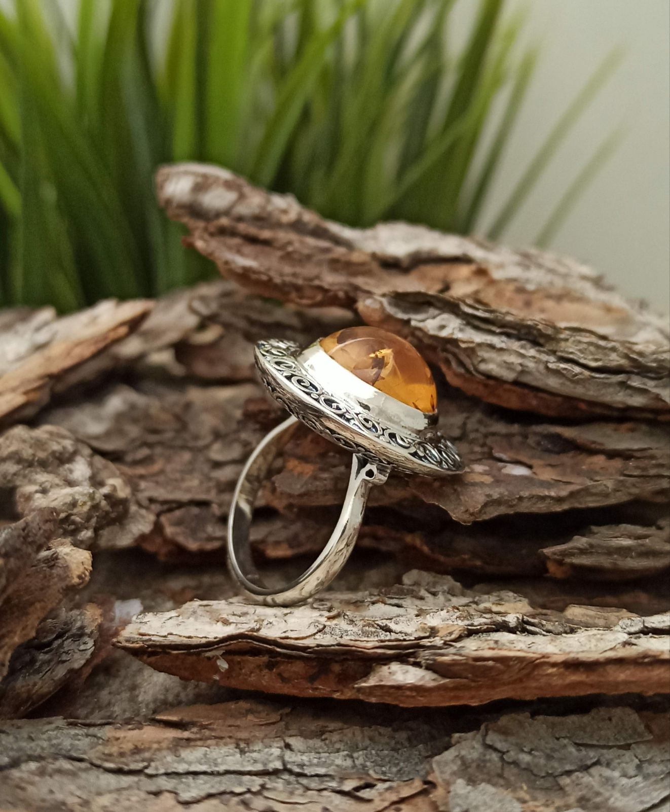 Сребърен пръстен с кехлибар „Окото на Тигъра“