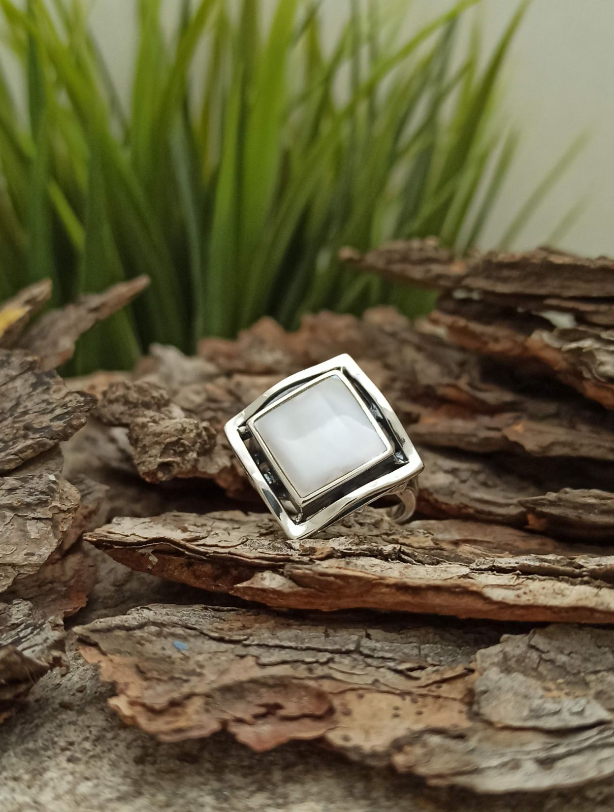 Сребърен пръстен с бял седеф 713R