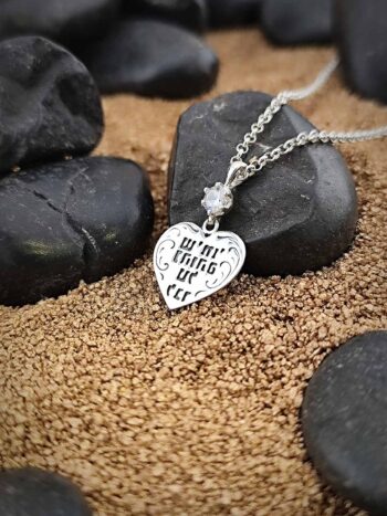 Сребърен медальон с гравюри и циркон 