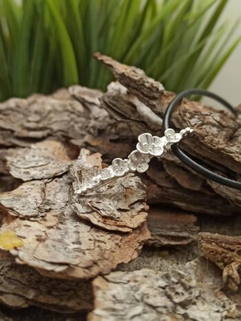 Светъл сребърен медальон 