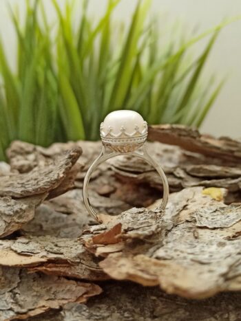 Блестящ сребърен пръстен с перла 