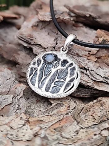 Дамски сребърен мадальон 