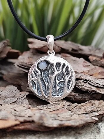 Дамски сребърен мадальон 