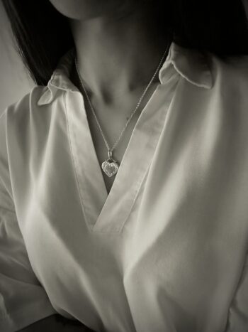 Отварящ се сребърен медальон Love