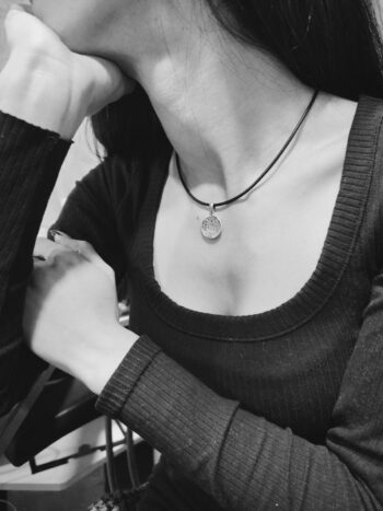 Дамски сребърен медальон 