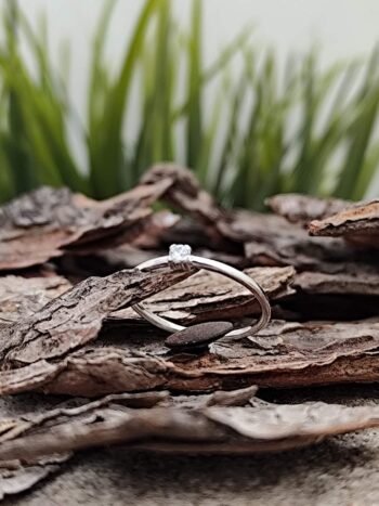 Дамски сребърен пръстен с циркон 