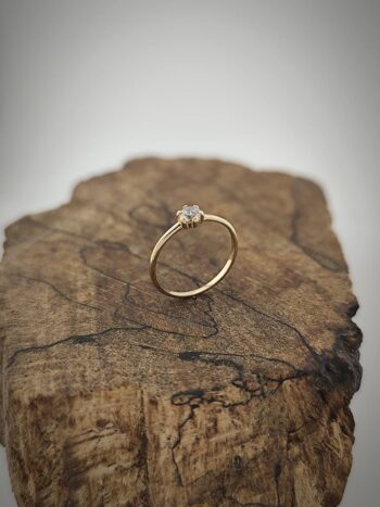 Нежен златен пръстен „Есентиа“