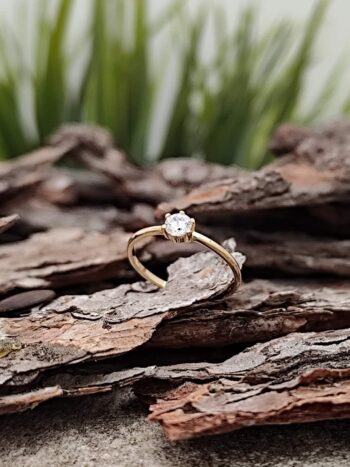 Нежен златен пръстен „Есентиа“