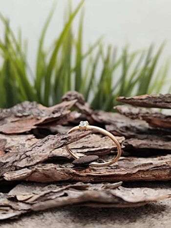 Златен пръстен с цирконий 