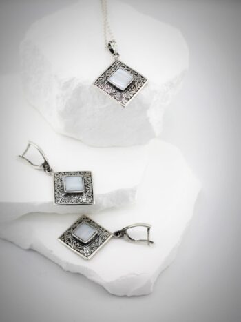 Дамски бижута