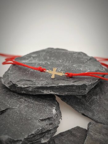 Тънка гривна „Златно кръстче“