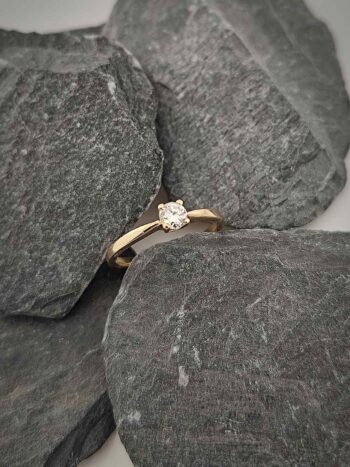 Златен годежен пръстен „YARA“