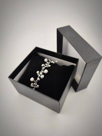 Черна подаръчна кутийка за гривни