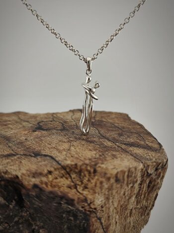 Сребърен медальон „Вечна прегръдка“