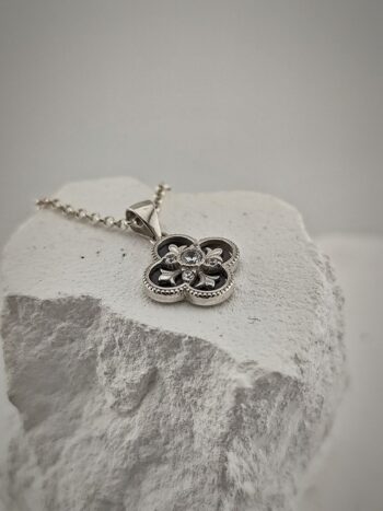 сребърен медальон Elyra