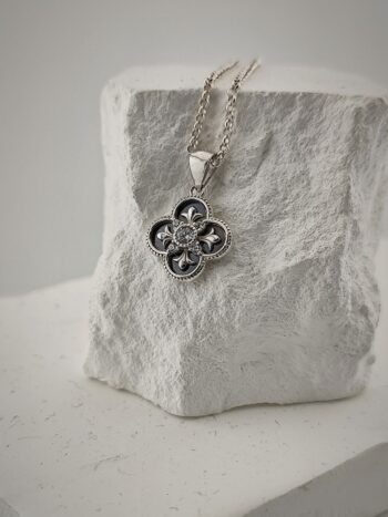 сребърен медальон Elyra